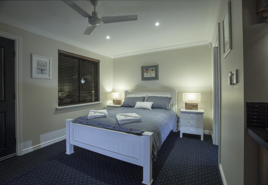 Murray River Lodge Luxury Boutique Accommodation B&B - Adults Only North Yunderup ห้อง รูปภาพ